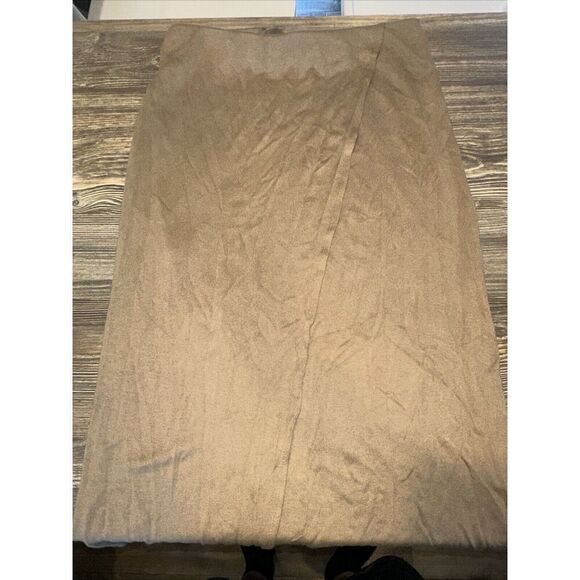 Tahari Women Size Medium Brown Classic Pencil Skirt. NWOT. 1 - Picture 1 of 6